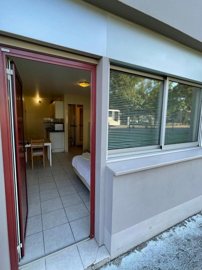 Appartement Ou Studio En Hyper Centre, Pour La Plage Et La Rue Pietonne Il Suffit De Traverser La Rue , Voir La Photo Principale Andernos-les-Bains Exterior photo