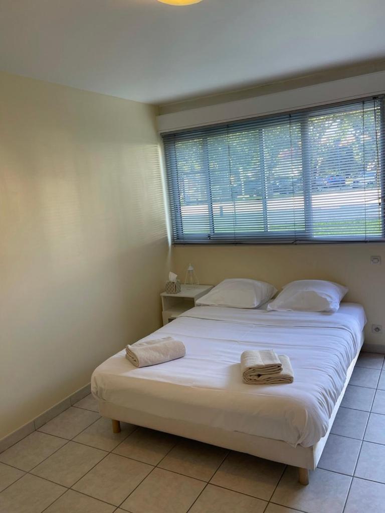 Appartement Ou Studio En Hyper Centre, Pour La Plage Et La Rue Pietonne Il Suffit De Traverser La Rue , Voir La Photo Principale Andernos-les-Bains Exterior photo