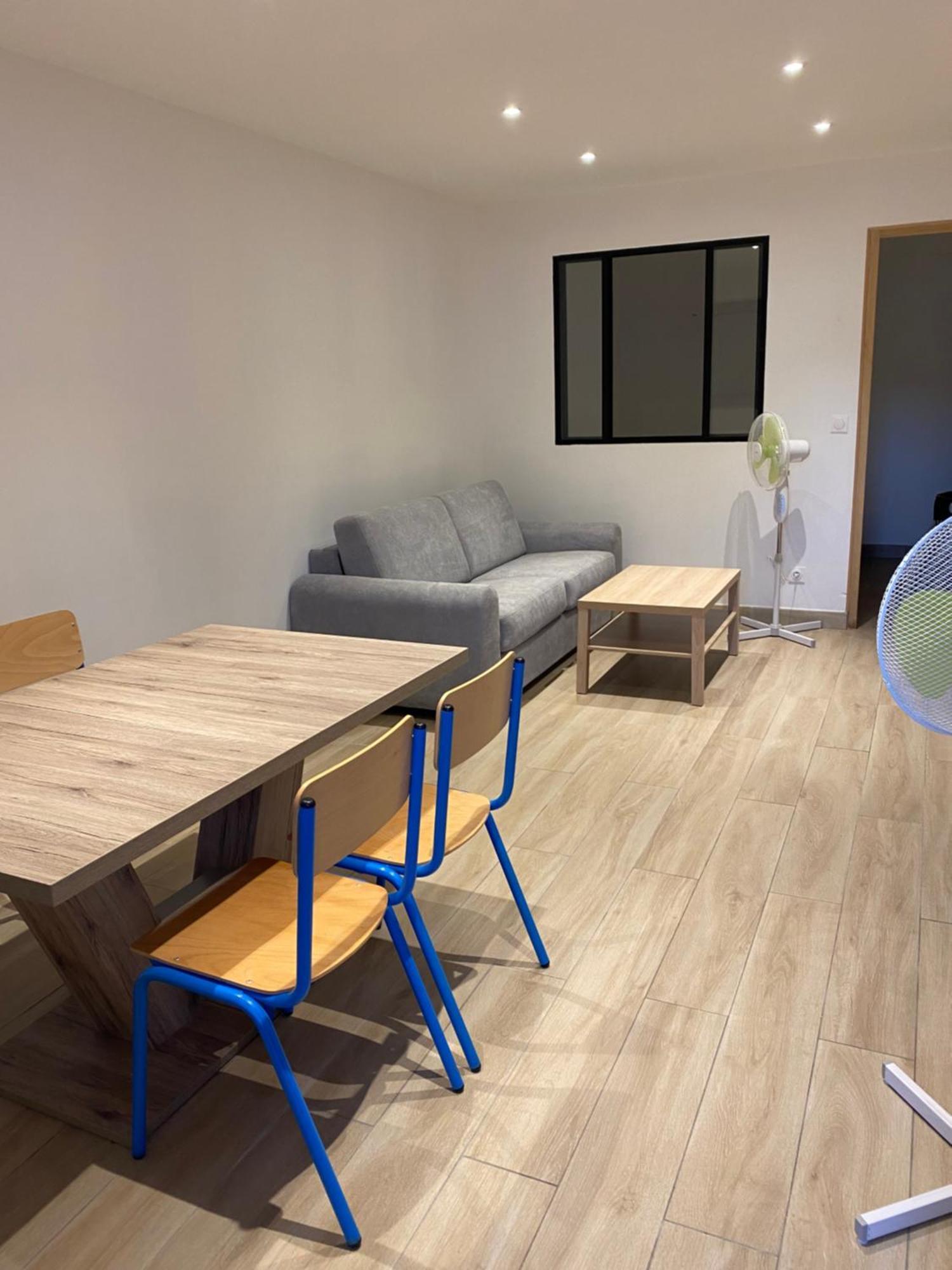Appartement Ou Studio En Hyper Centre, Pour La Plage Et La Rue Pietonne Il Suffit De Traverser La Rue , Voir La Photo Principale Andernos-les-Bains Exterior photo