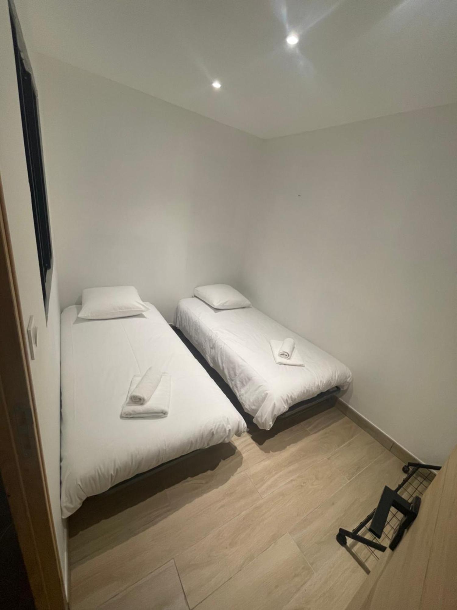 Appartement Ou Studio En Hyper Centre, Pour La Plage Et La Rue Pietonne Il Suffit De Traverser La Rue , Voir La Photo Principale Andernos-les-Bains Exterior photo