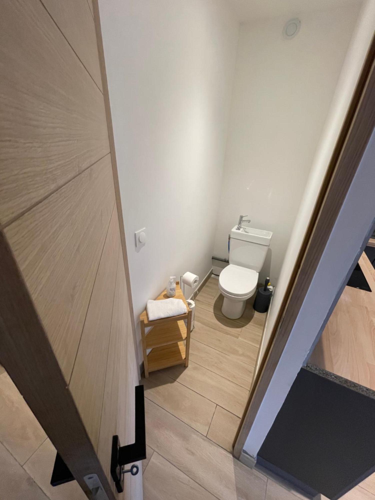 Appartement Ou Studio En Hyper Centre, Pour La Plage Et La Rue Pietonne Il Suffit De Traverser La Rue , Voir La Photo Principale Andernos-les-Bains Exterior photo