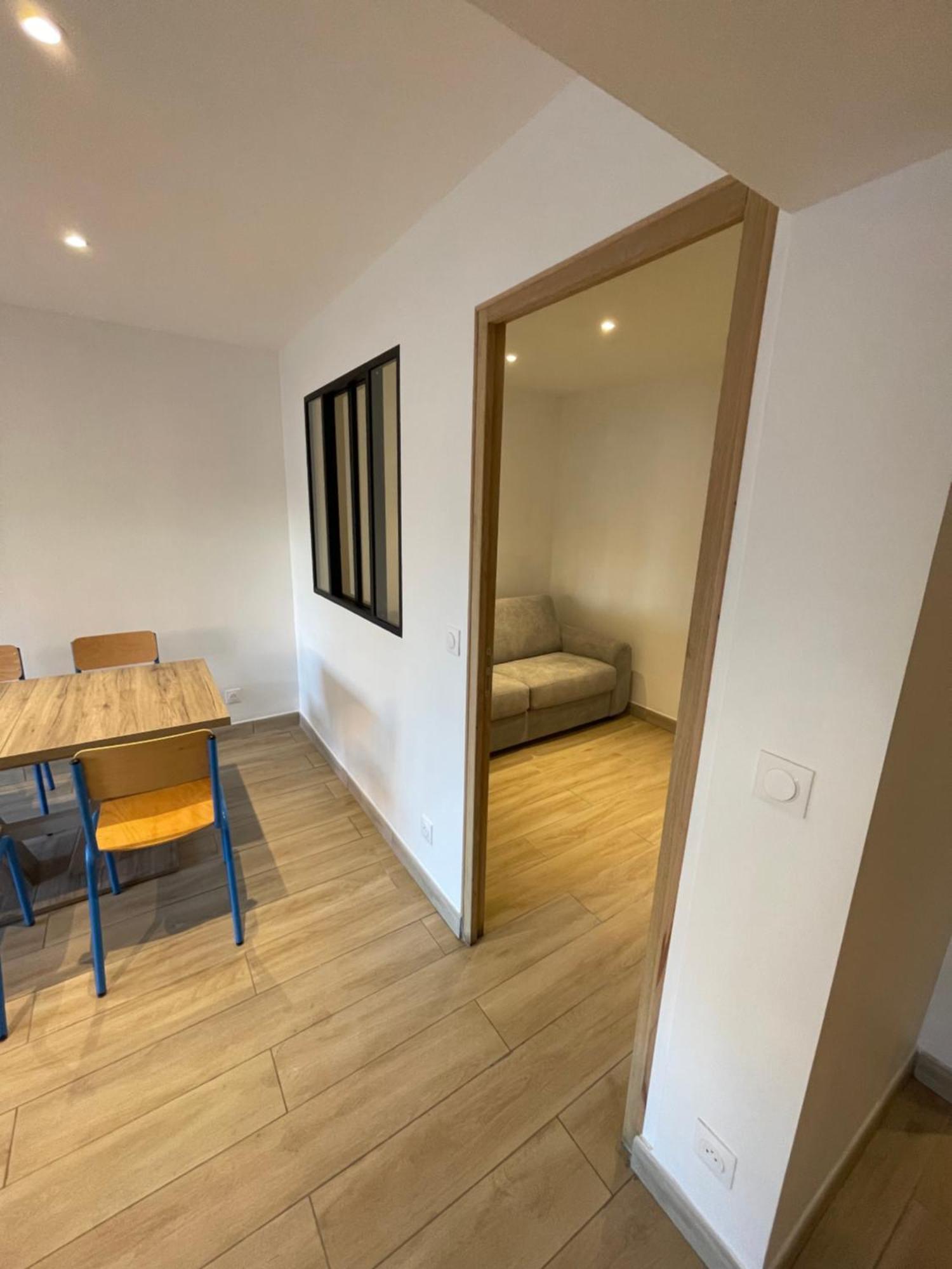Appartement Ou Studio En Hyper Centre, Pour La Plage Et La Rue Pietonne Il Suffit De Traverser La Rue , Voir La Photo Principale Andernos-les-Bains Exterior photo