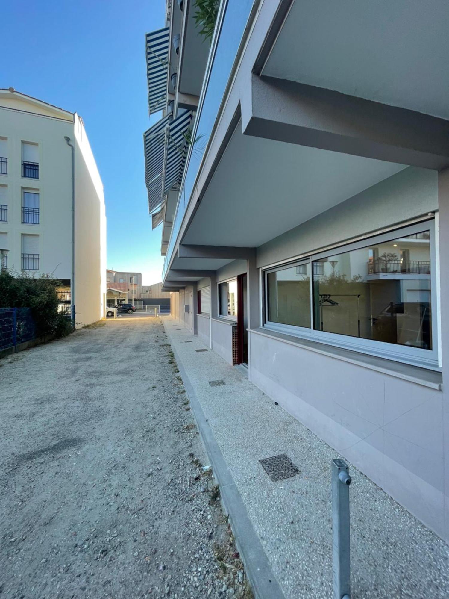 Appartement Ou Studio En Hyper Centre, Pour La Plage Et La Rue Pietonne Il Suffit De Traverser La Rue , Voir La Photo Principale Andernos-les-Bains Exterior photo