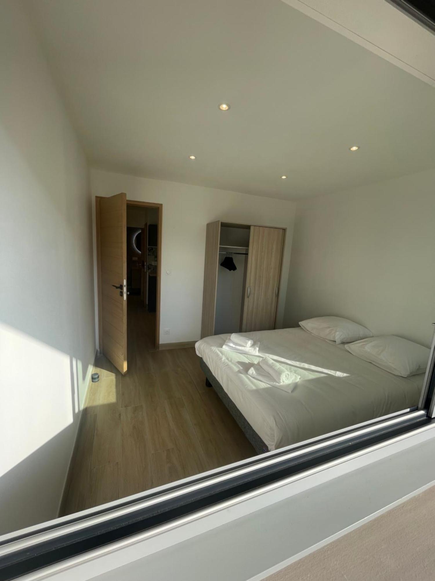 Appartement Ou Studio En Hyper Centre, Pour La Plage Et La Rue Pietonne Il Suffit De Traverser La Rue , Voir La Photo Principale Andernos-les-Bains Exterior photo