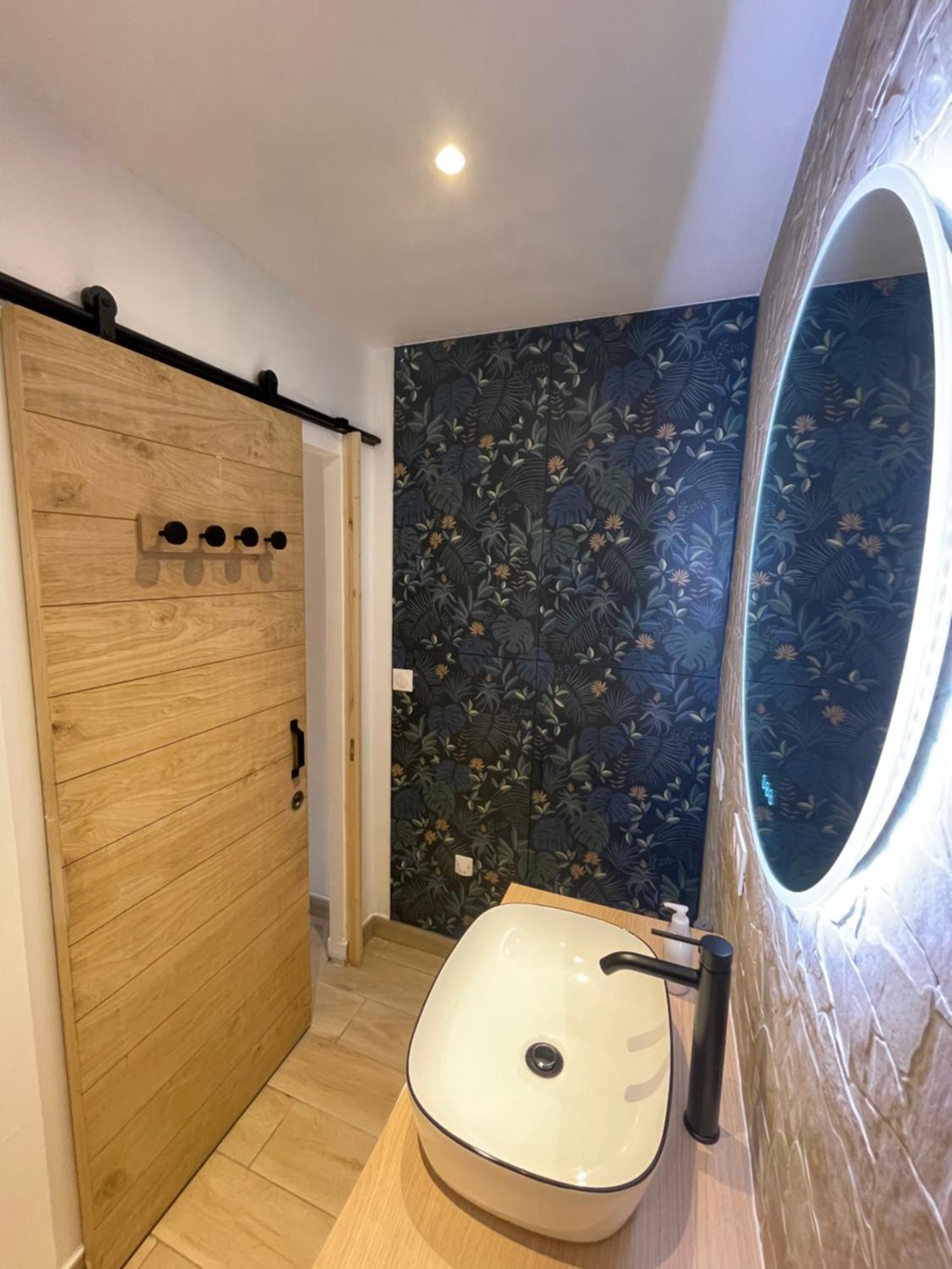 Appartement Ou Studio En Hyper Centre, Pour La Plage Et La Rue Pietonne Il Suffit De Traverser La Rue , Voir La Photo Principale Andernos-les-Bains Exterior photo
