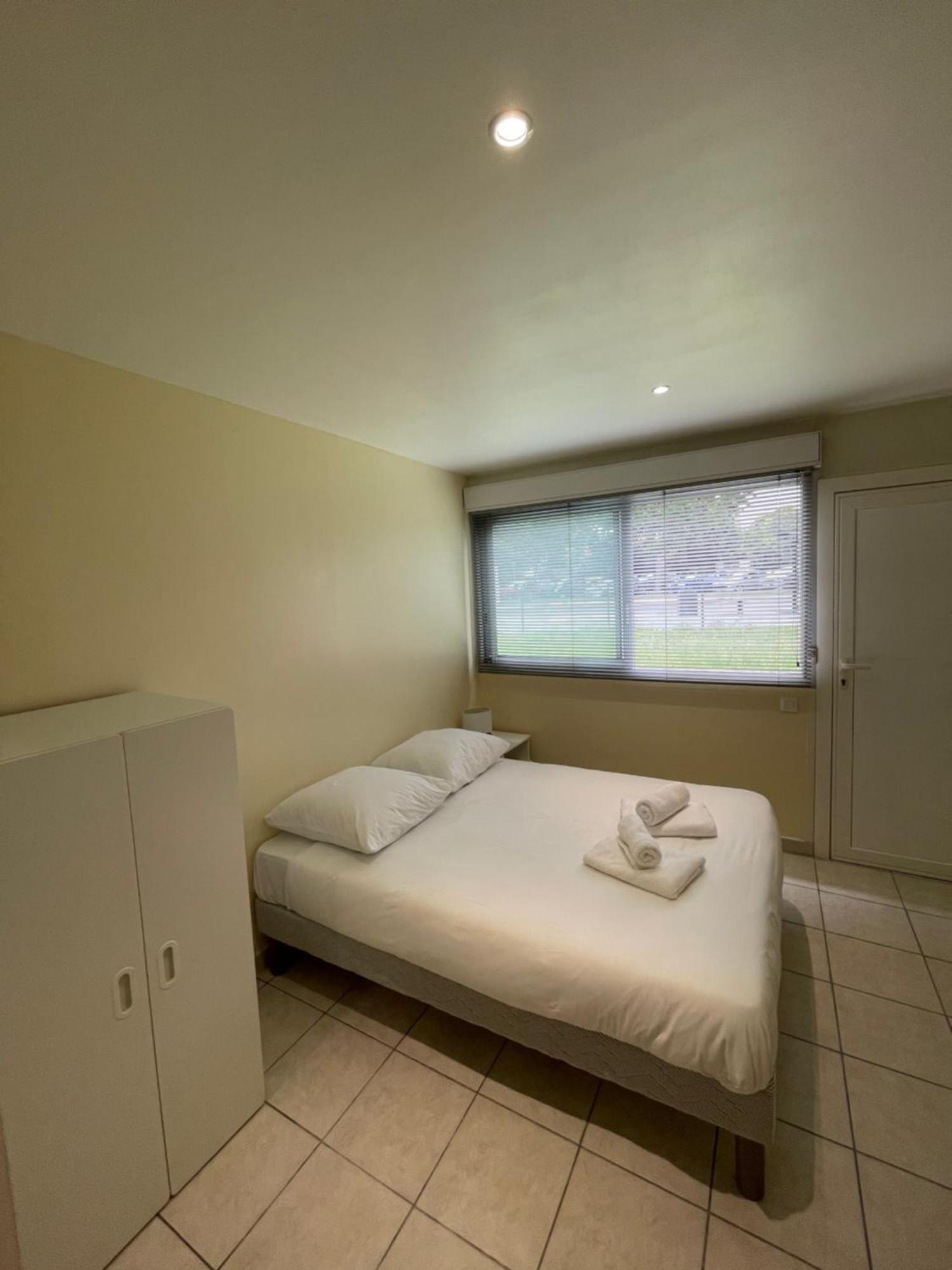 Appartement Ou Studio En Hyper Centre, Pour La Plage Et La Rue Pietonne Il Suffit De Traverser La Rue , Voir La Photo Principale Andernos-les-Bains Exterior photo