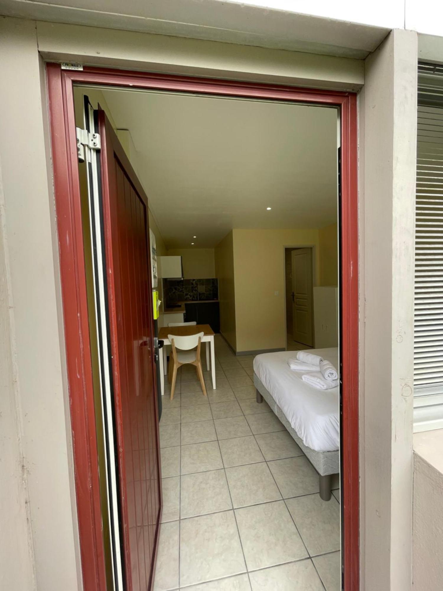 Appartement Ou Studio En Hyper Centre, Pour La Plage Et La Rue Pietonne Il Suffit De Traverser La Rue , Voir La Photo Principale Andernos-les-Bains Exterior photo