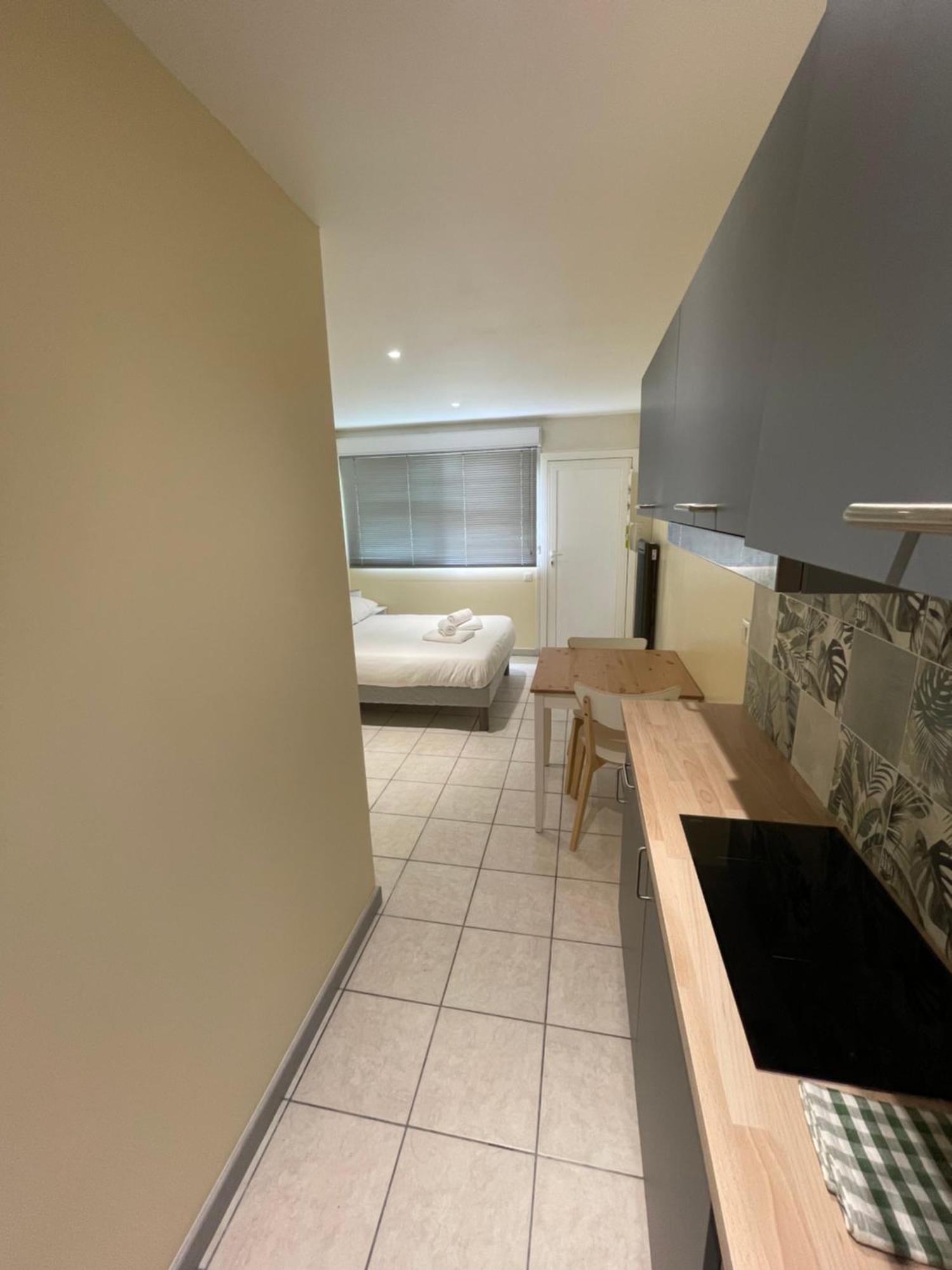 Appartement Ou Studio En Hyper Centre, Pour La Plage Et La Rue Pietonne Il Suffit De Traverser La Rue , Voir La Photo Principale Andernos-les-Bains Exterior photo